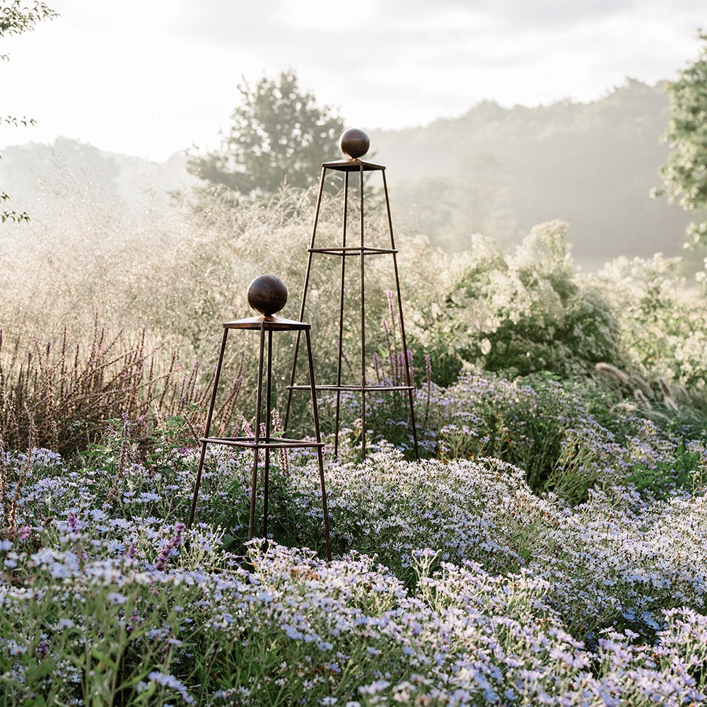 Prism garden obelisk - rust
