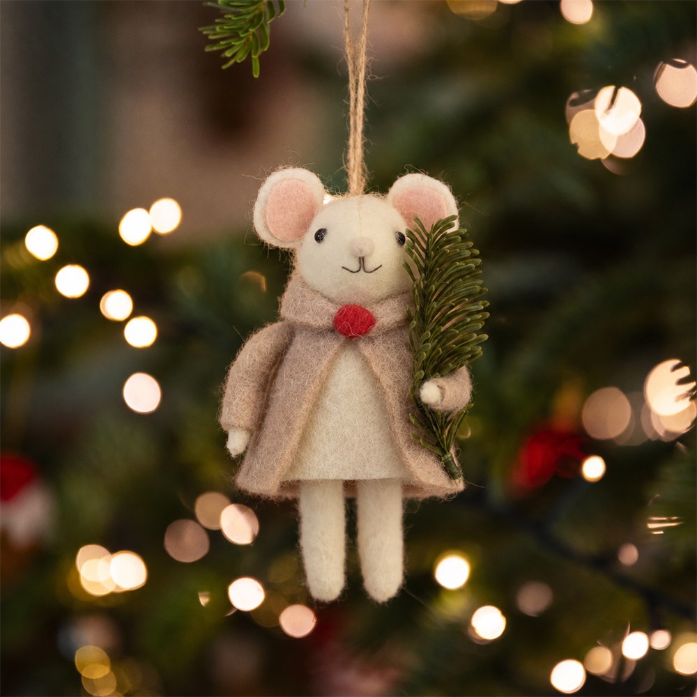 Felt mouse with cape